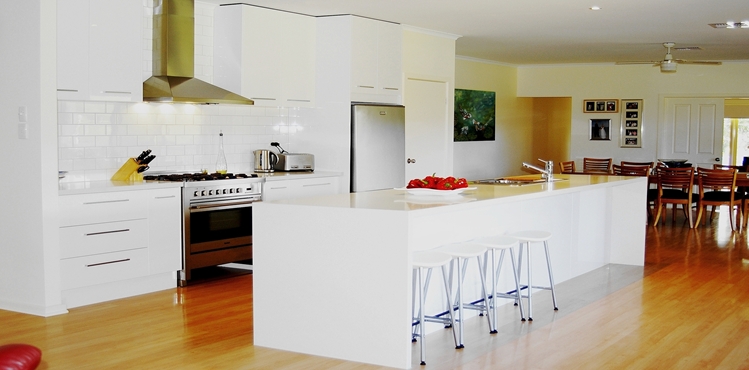 gloss-two-pack-doors-and-reconstitution-stone-benchtops