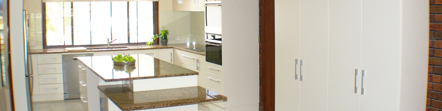 Modernist Style Kitchen Renovation with Satin Two-Pack and Granite Benchtops